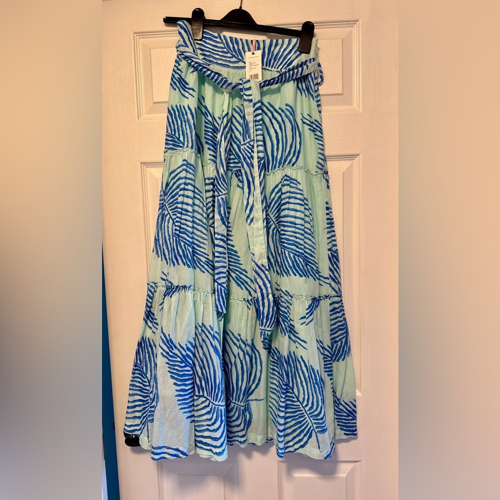 Vineyard Vines long skirt, new with tags
Size 4 - Picture 2 of 6